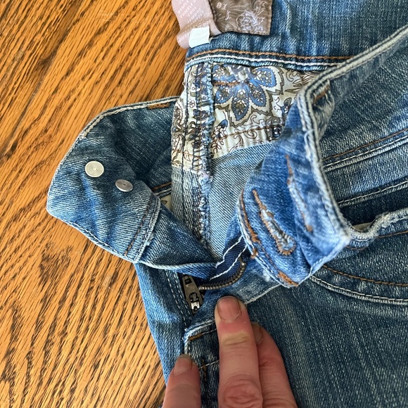 Candies vintage blue jeans with beautiful embroidered pockets and details - Picture 5 of 11